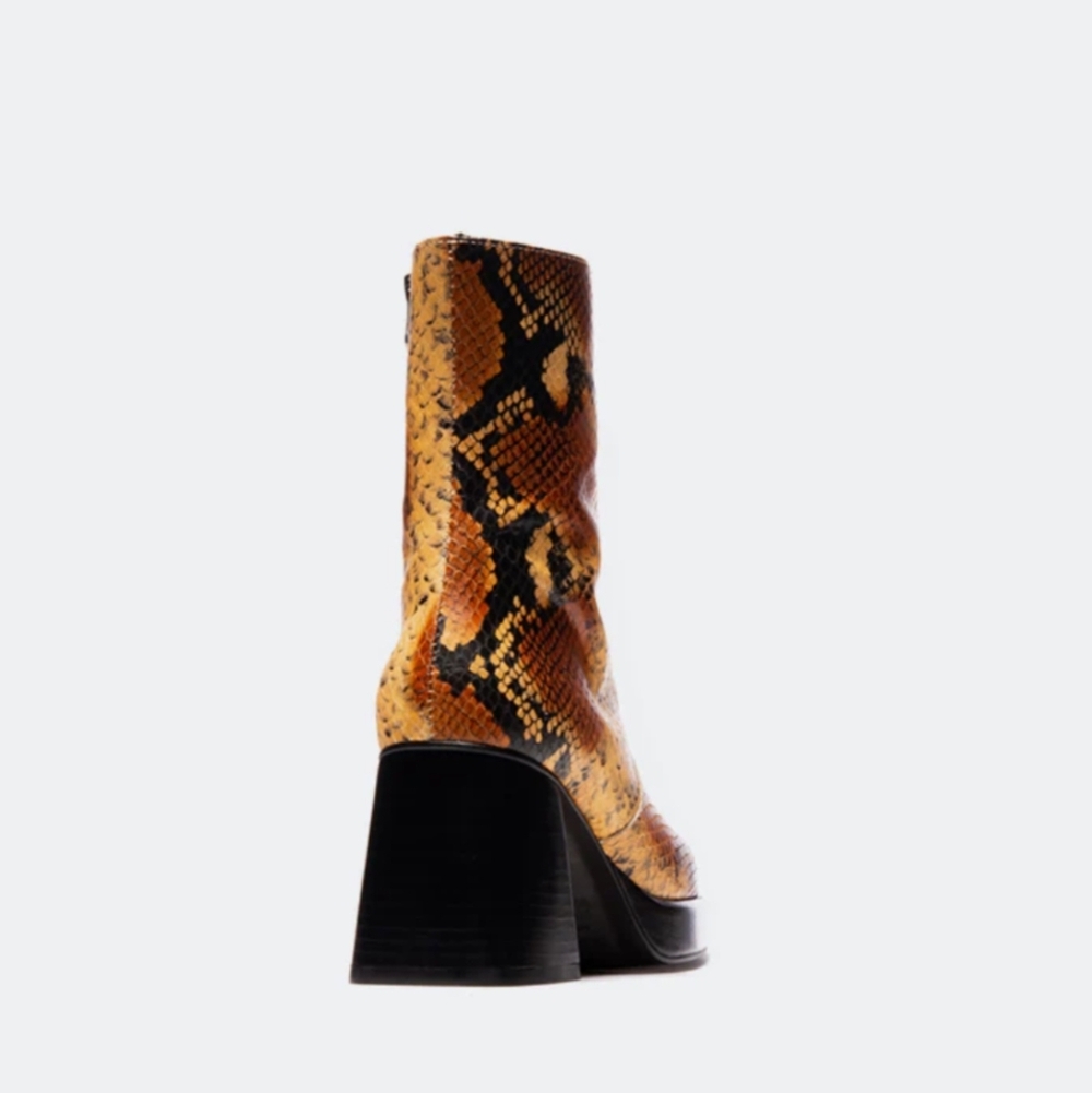 Genuine Leather Snakeskin Patterned High Heel Boots - Picture 4 of 8